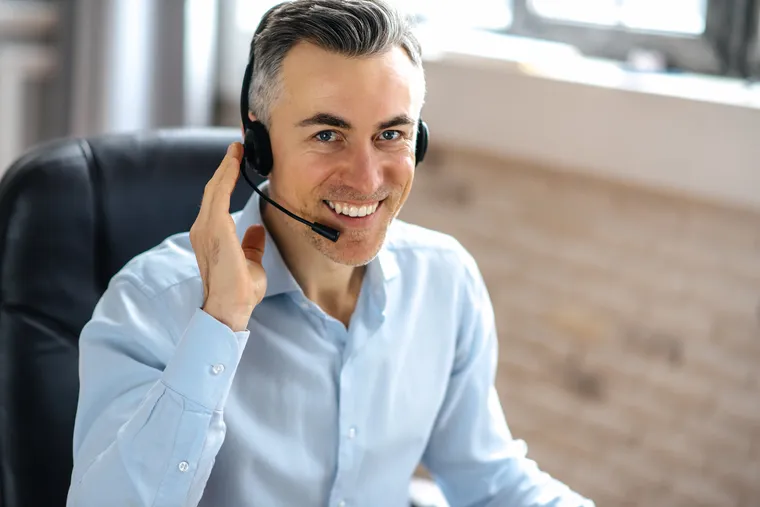 Advisor taking a consultation call